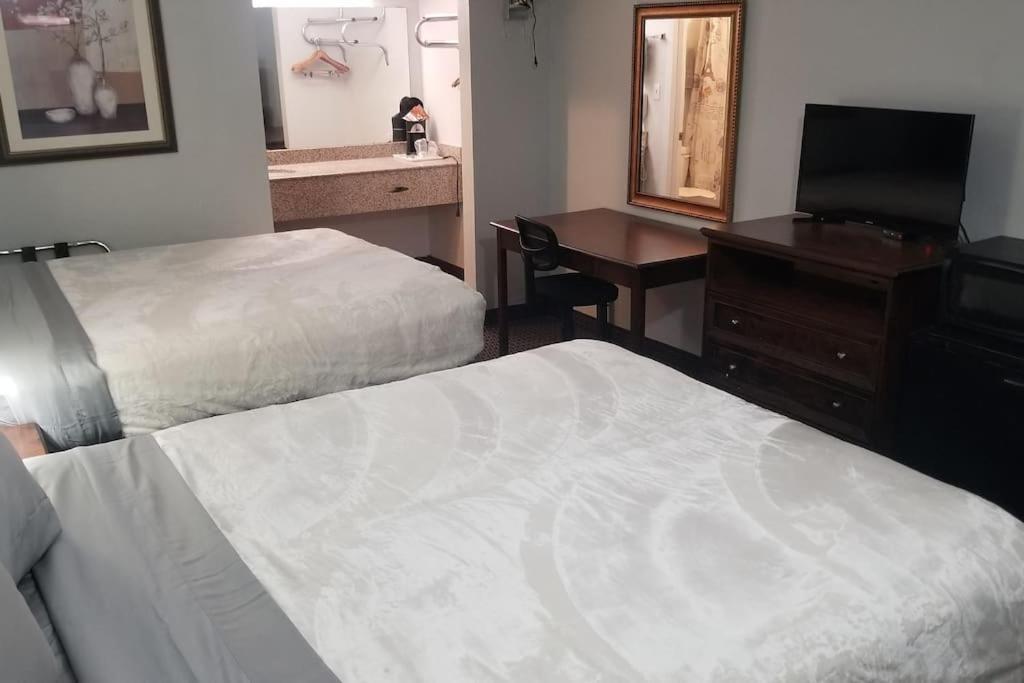 Hotel 2 Queen Beds Hotel Room 220 Booking スティルウォーター エクステリア 写真