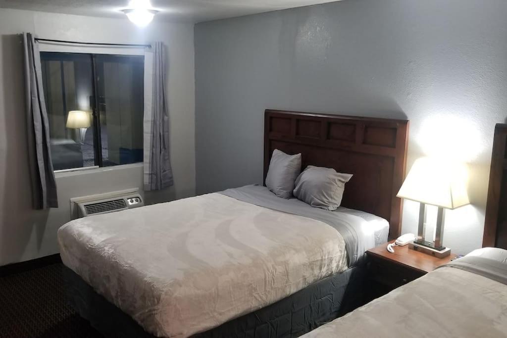 Hotel 2 Queen Beds Hotel Room 220 Booking スティルウォーター エクステリア 写真